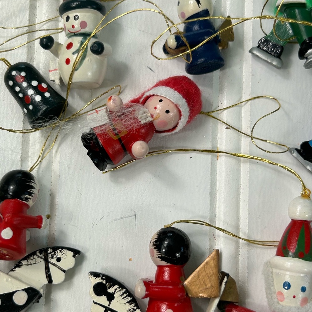 Vintage Ornaments Colorful Wooden Christmas Holiday Miniature Lot of 36 - Picture 4 of 6